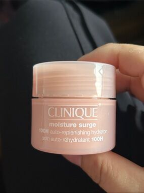 Clinique moisture surge 100H auto-replenishing hydrator 15ml
